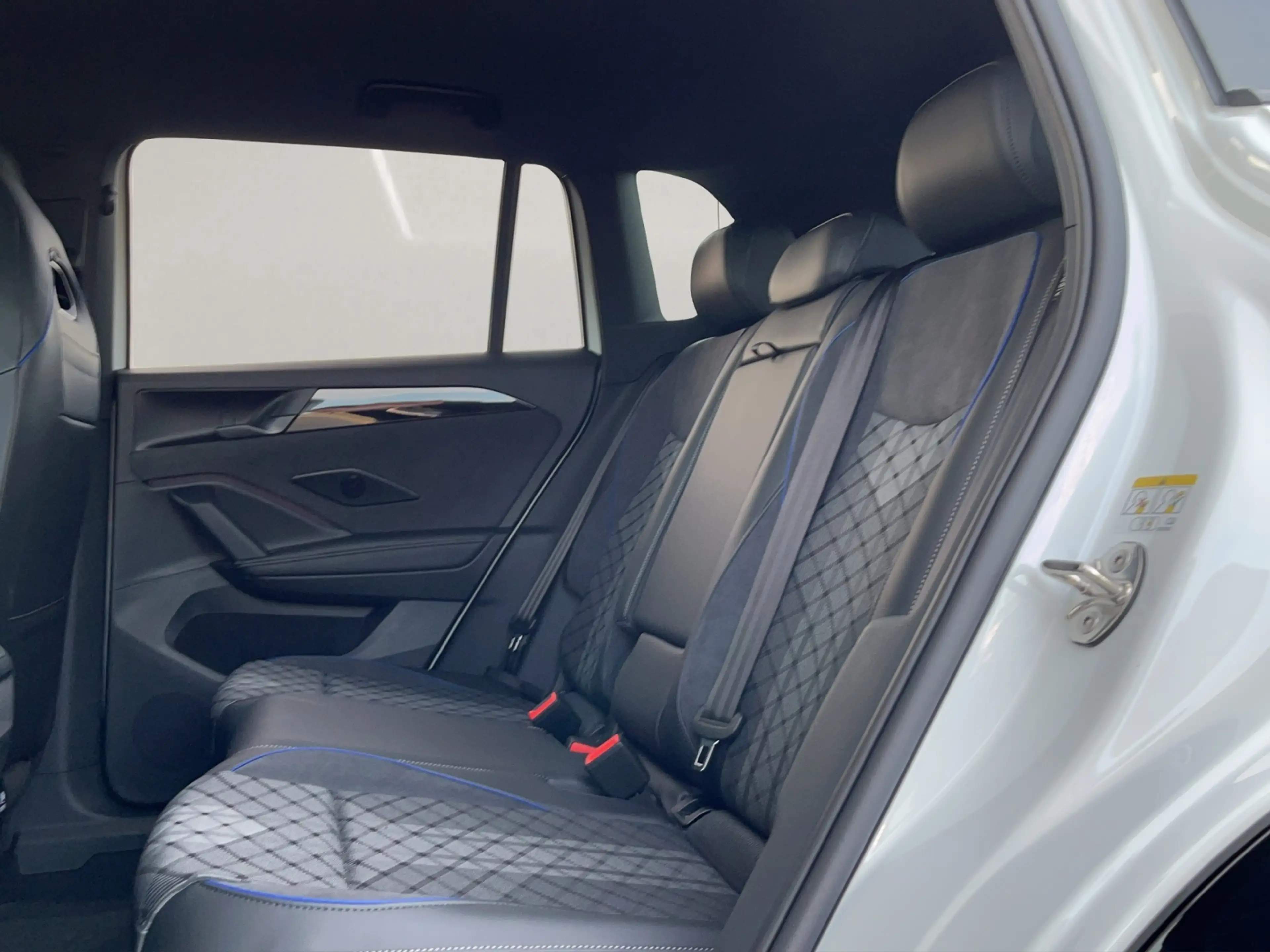 Volkswagen Tiguan 1.5 eTSI R-Line, DSG — photo 10