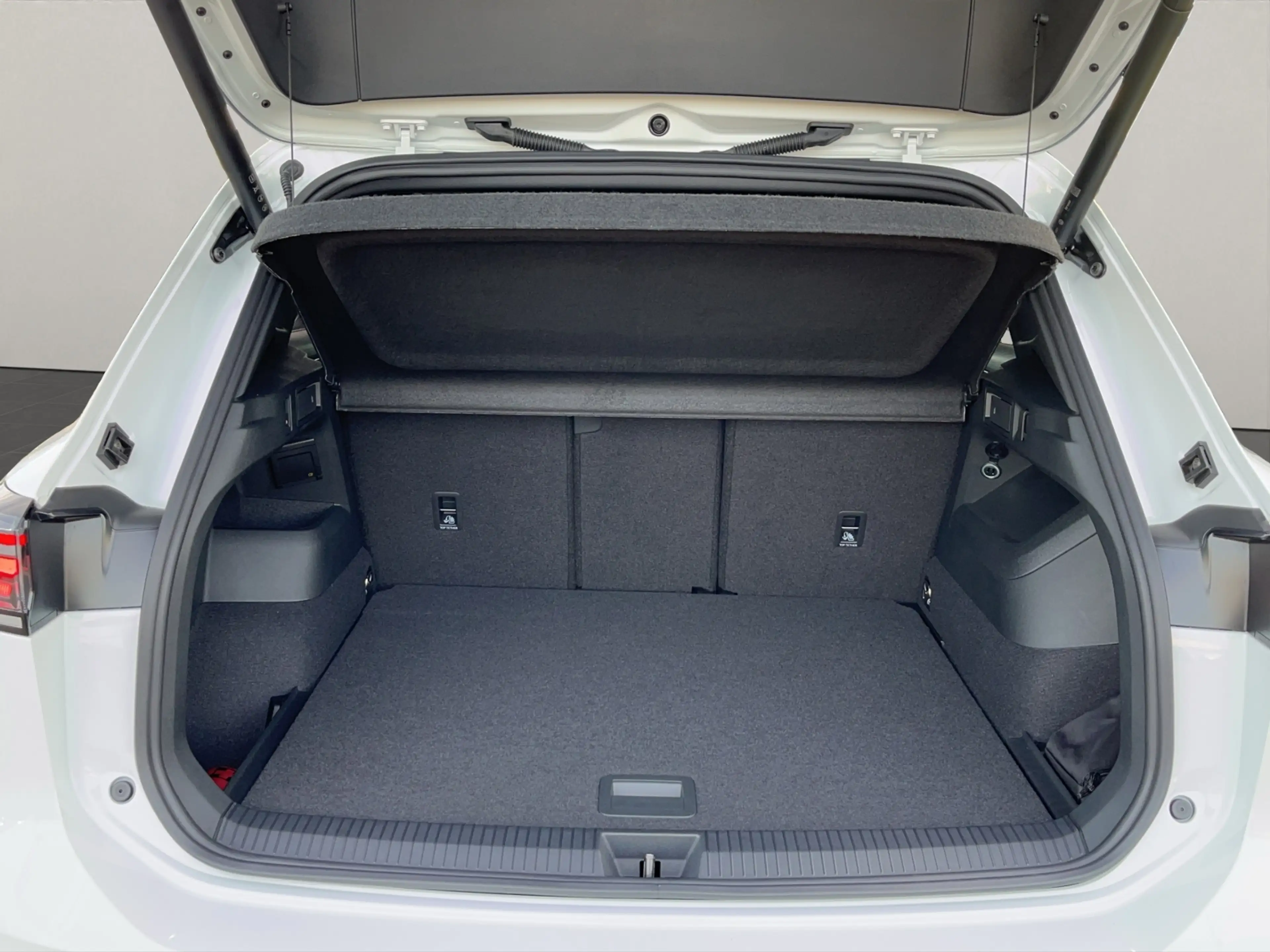 Volkswagen Tiguan 1.5 eTSI R-Line, DSG — photo 9