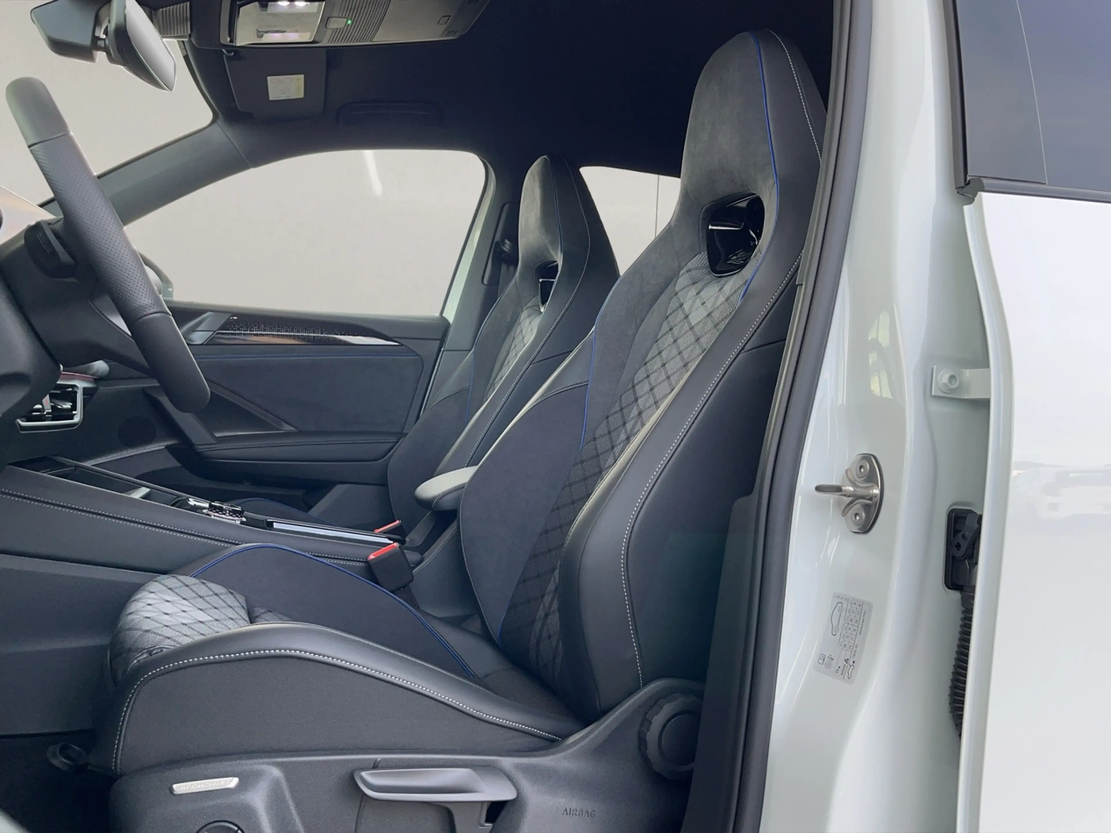 Volkswagen Tiguan 1.5 eTSI R-Line, DSG — photo 11