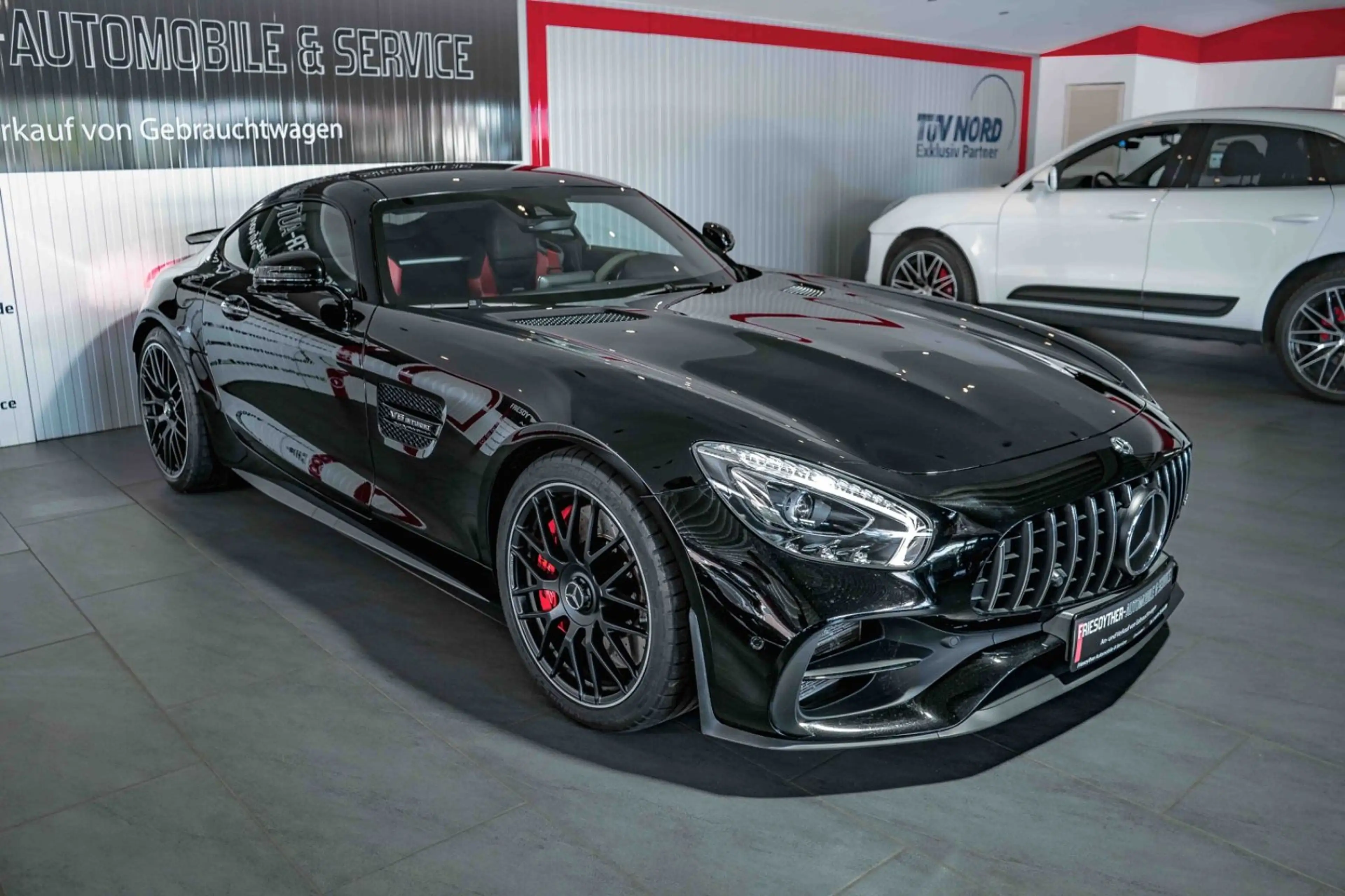 Mercedes-Benz AMG GT Coupé Aerodynamik Panorama Burmester — photo 3