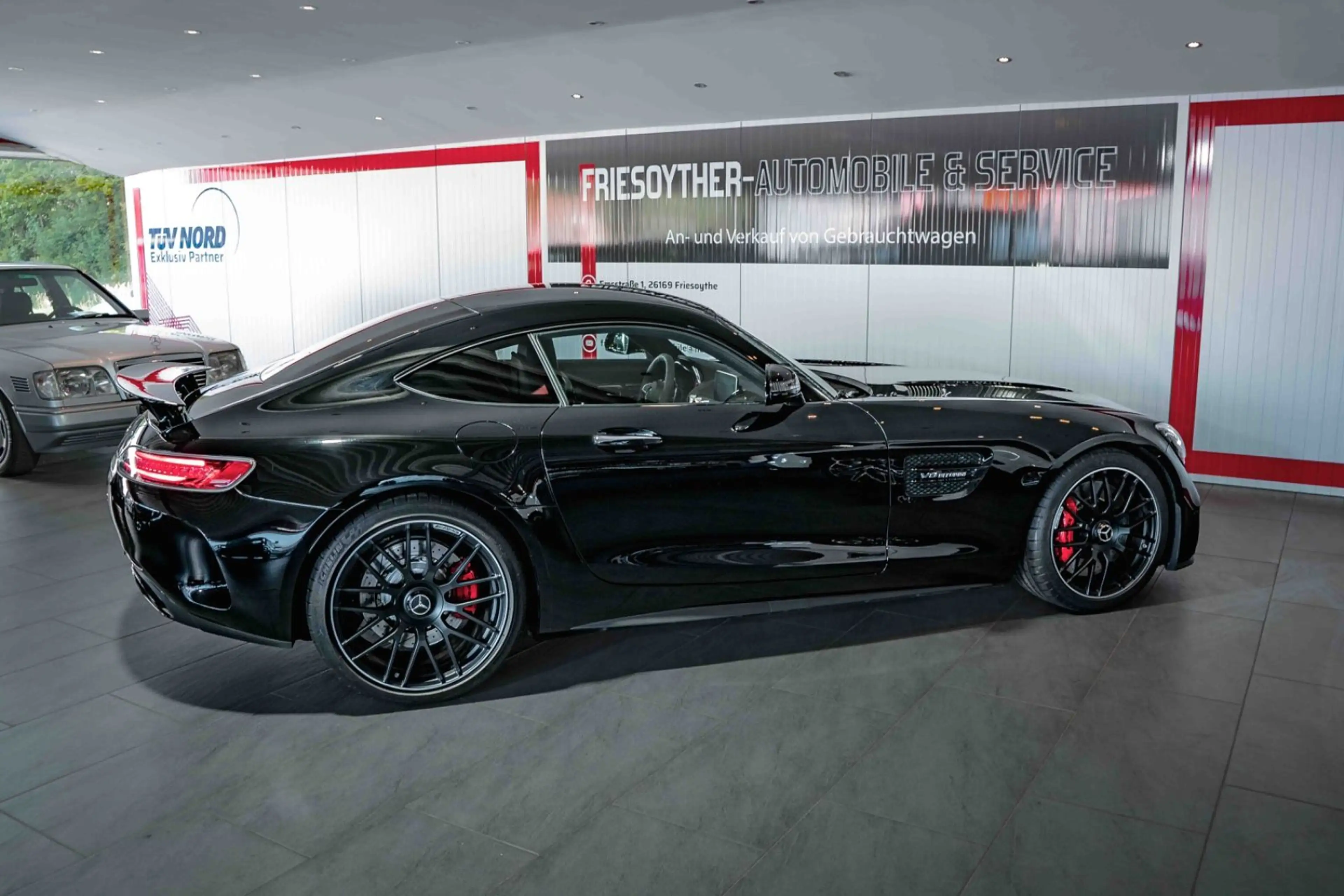 Mercedes-Benz AMG GT Coupé Aerodynamik Panorama Burmester — photo 12