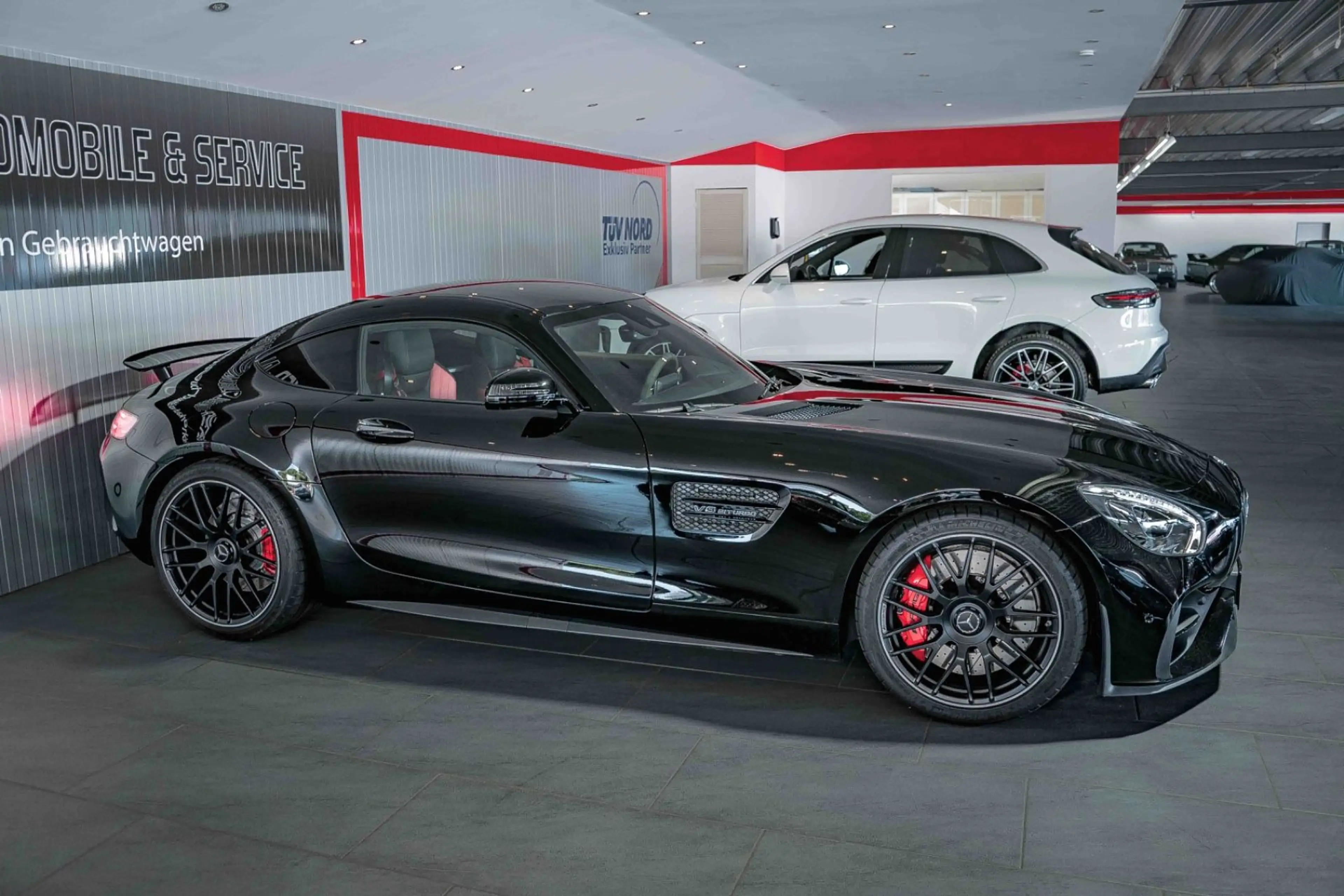 Mercedes-Benz AMG GT Coupé Aerodynamik Panorama Burmester — photo 2