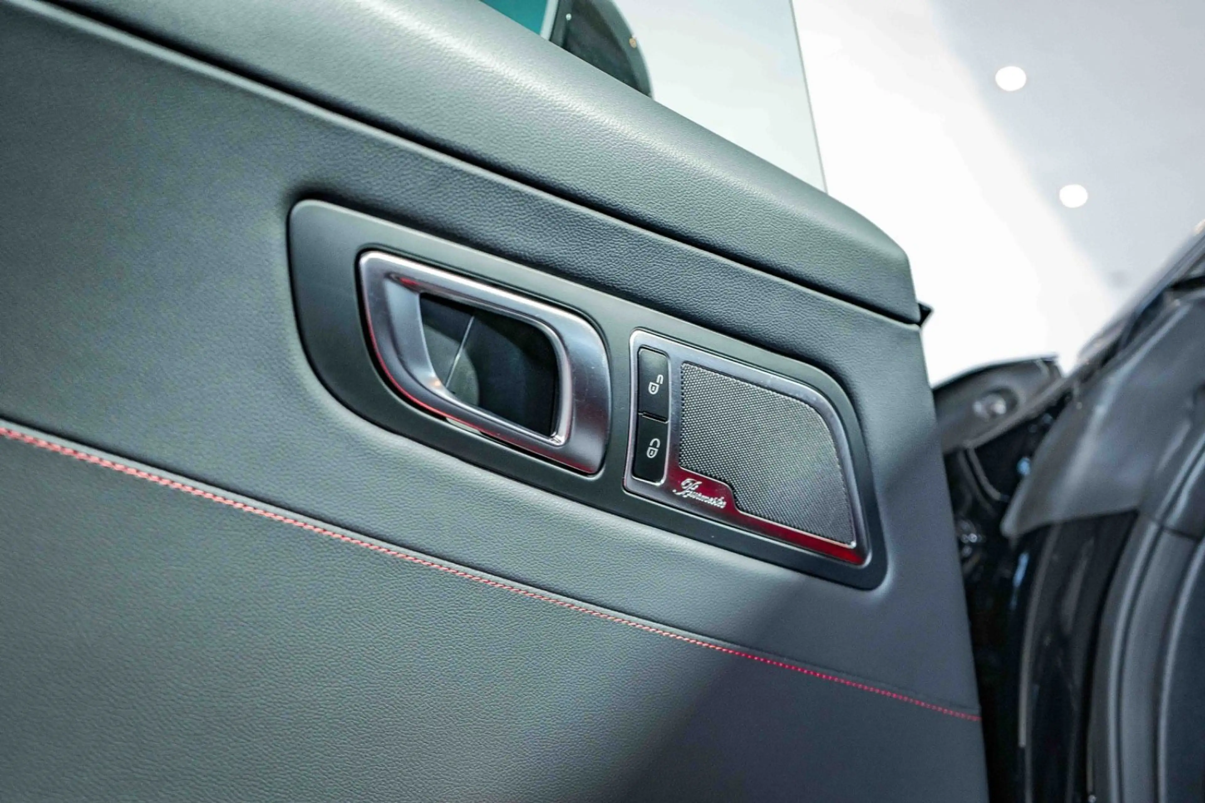 Mercedes-Benz AMG GT Coupé Aerodynamik Panorama Burmester — photo 15