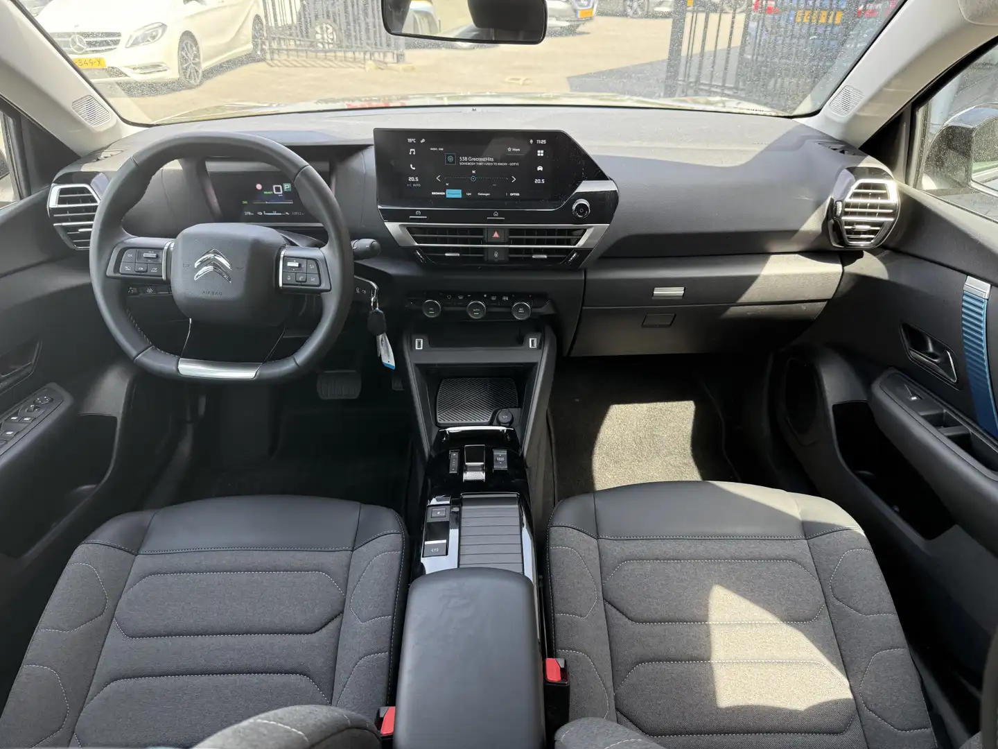 Citroen E-C4 Electric Feel Pack 50 kWh Navigatie / Camera / Clima Czarny - 2