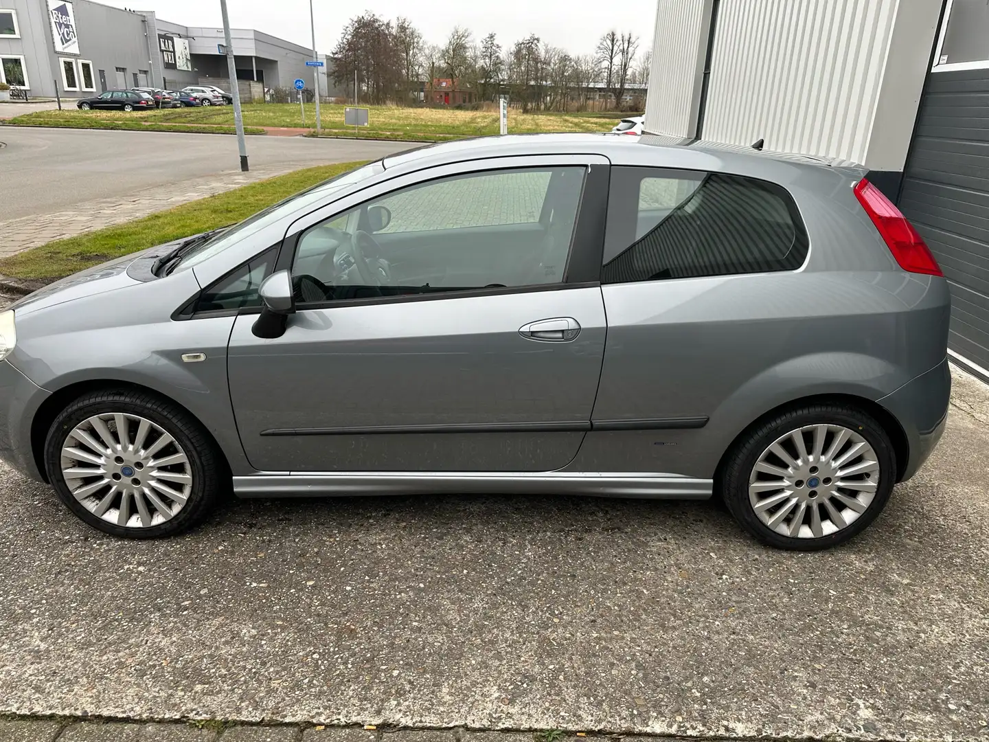 Fiat Punto 1.4-16V Sport Grijs - 2