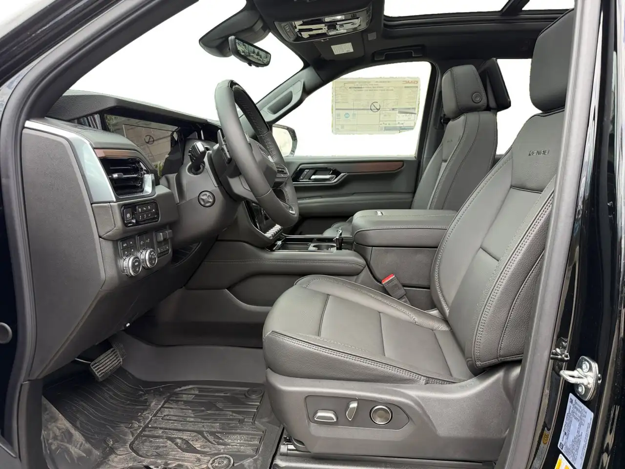 GMC Yukon снимка GMC Yukon