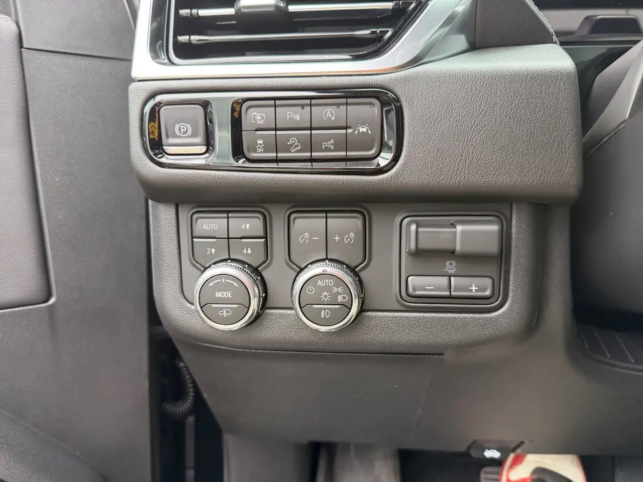GMC Yukon снимка GMC Yukon