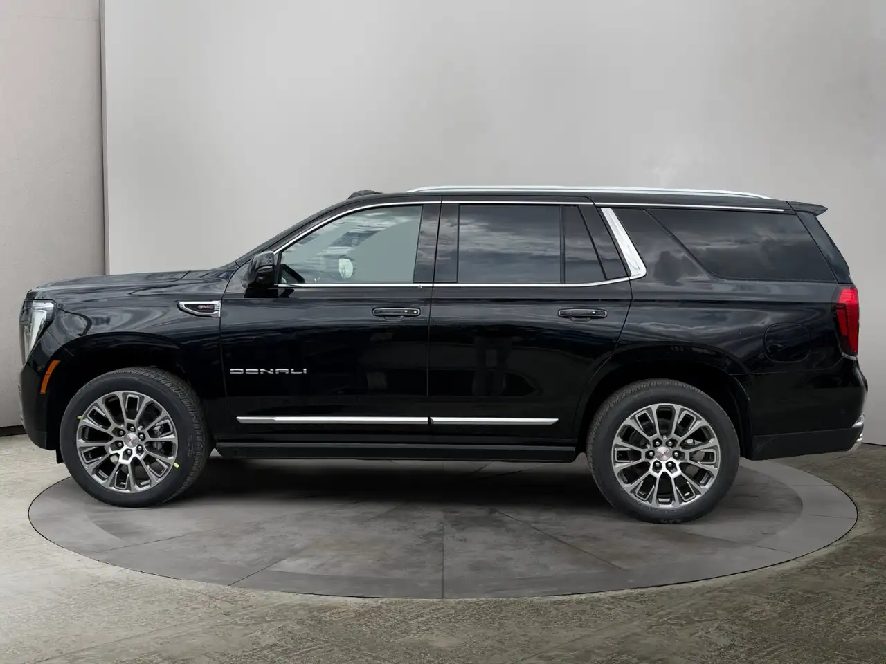 GMC Yukon снимка GMC Yukon