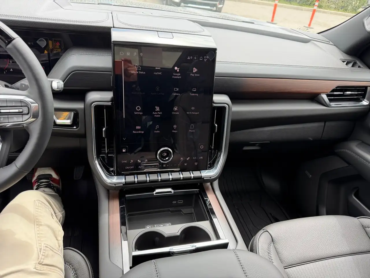 GMC Yukon снимка GMC Yukon