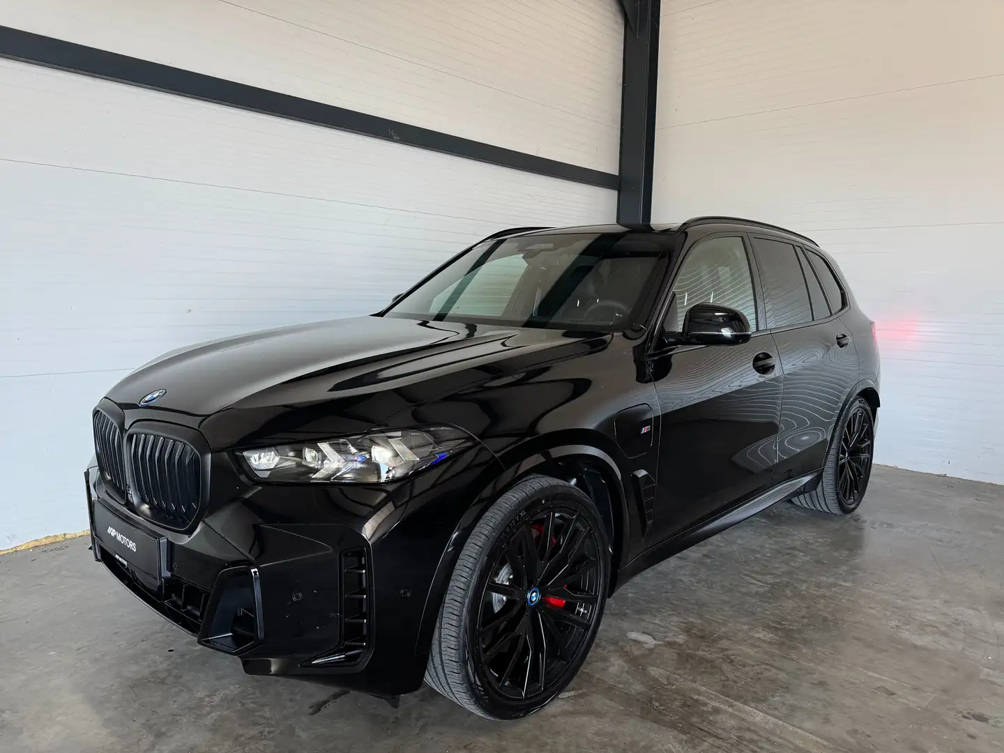 BMW X5 50 e M-PRO / HUD / AHK / 22" / INNO / PANO/ LUFT Noir - 1