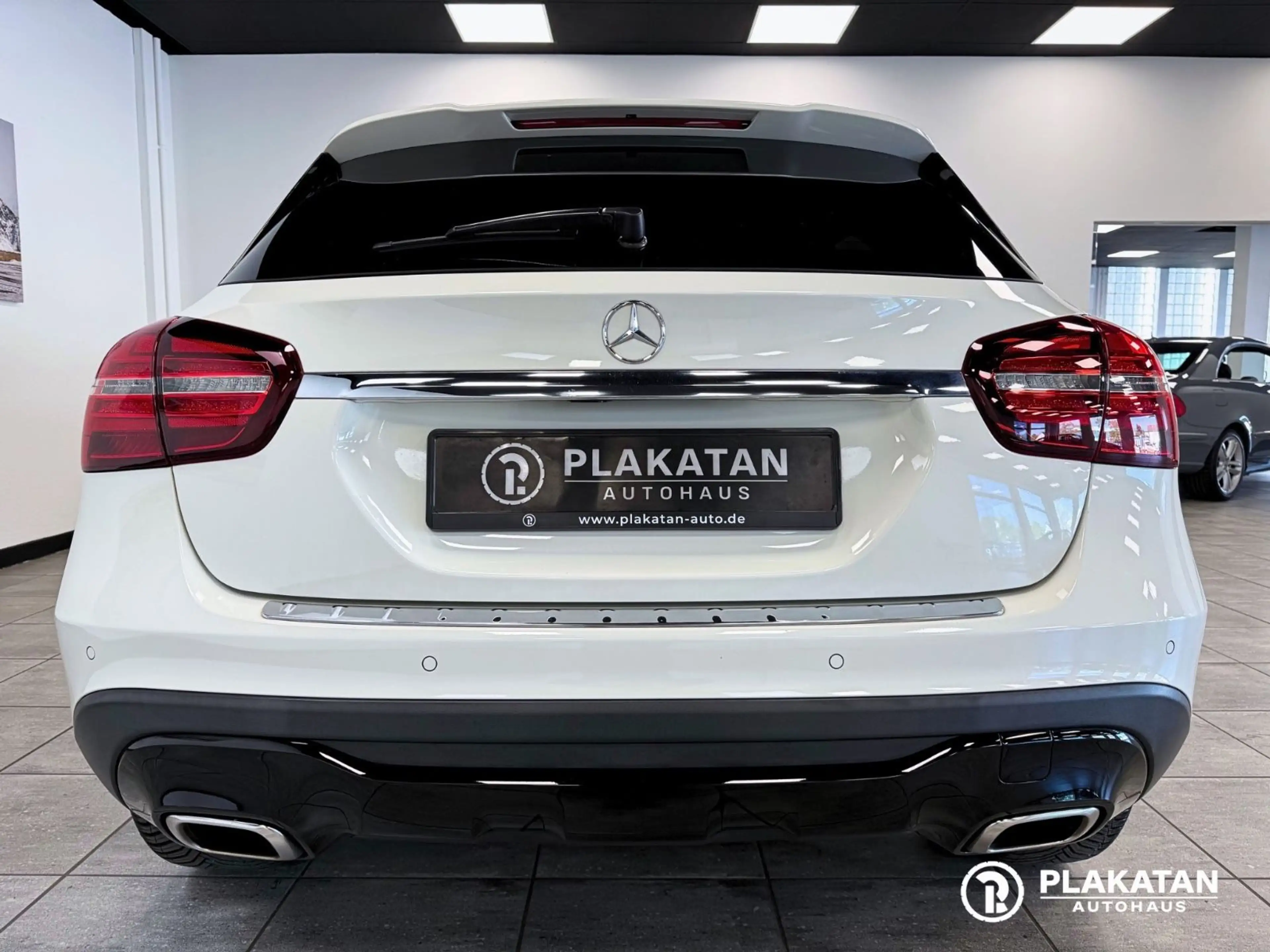 Mercedes-Benz GLA 200 AMG Night Packet Panorama Memory — photo 6