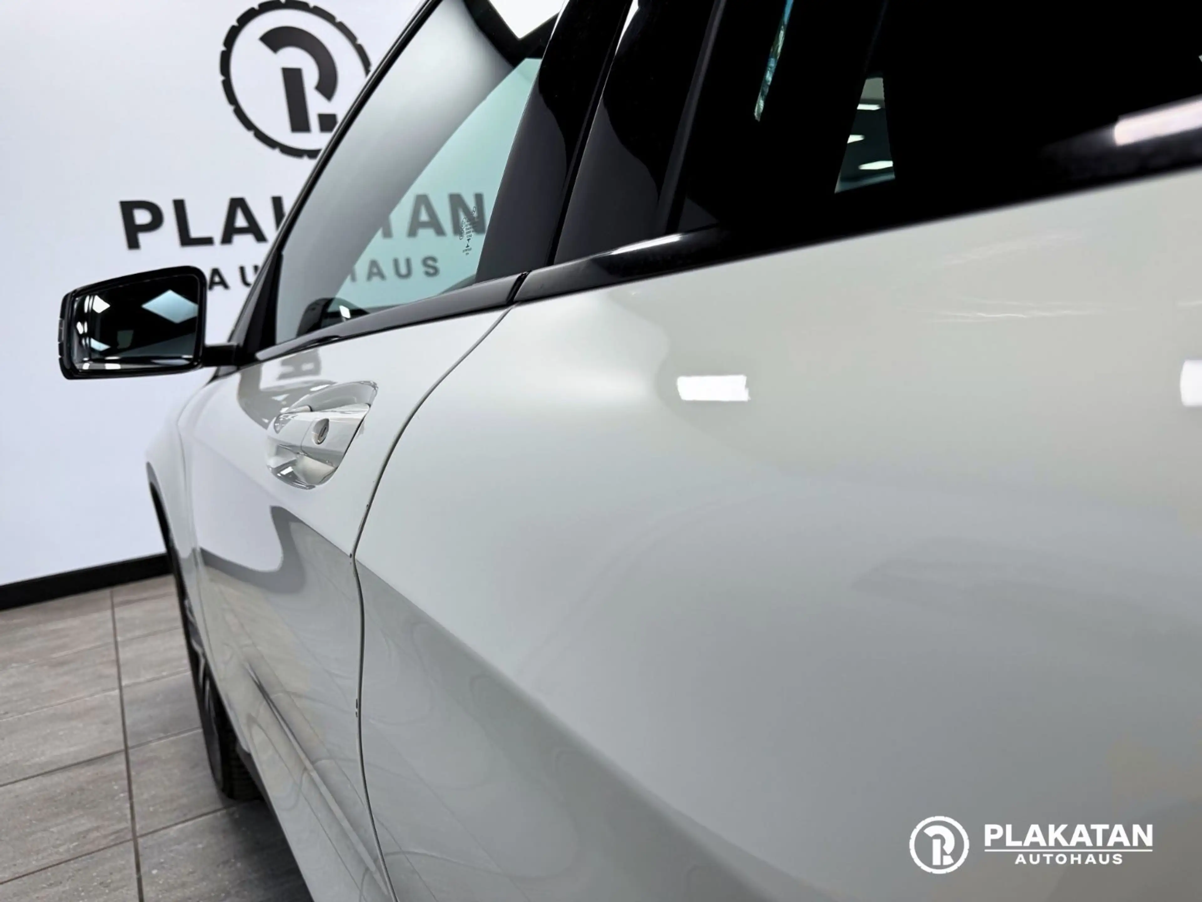 Mercedes-Benz GLA 200 AMG Night Packet Panorama Memory — photo 13