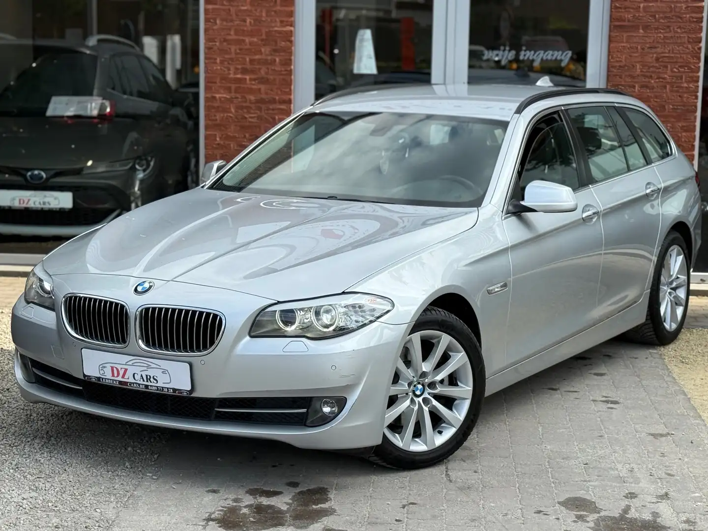 BMW 520 184PK |✅NAVI | CAMERA | XENON | LEDER | KEY LESS Argent - 2