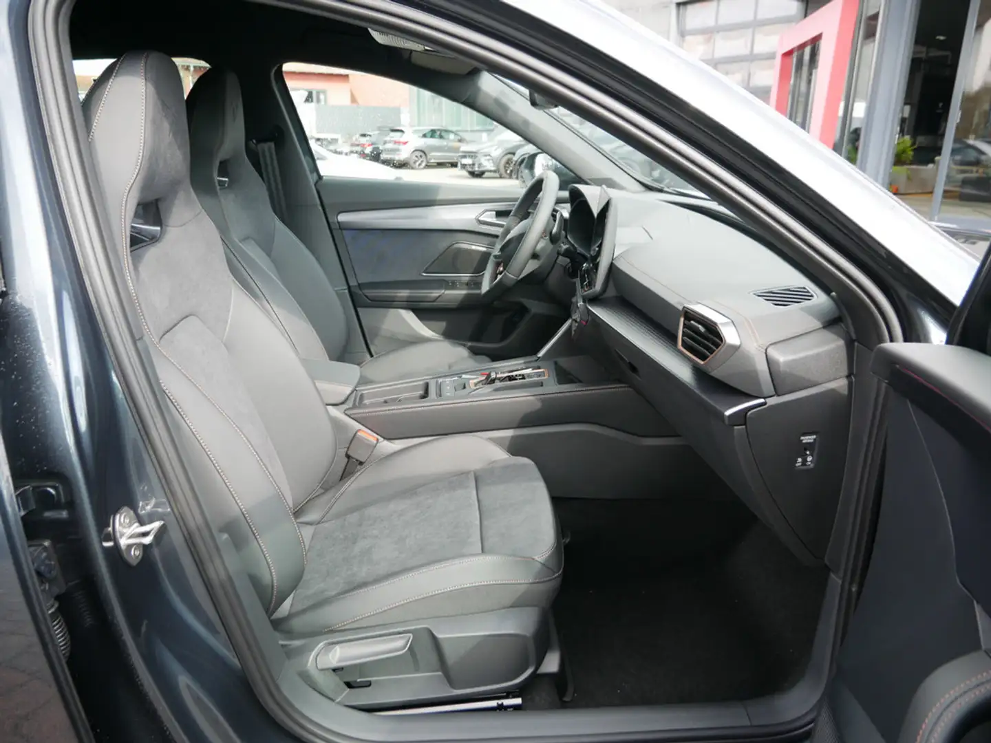 CUPRA Formentor 1.5 eTSI COPPER PURE-PERFORMANCE MA Grau - 2