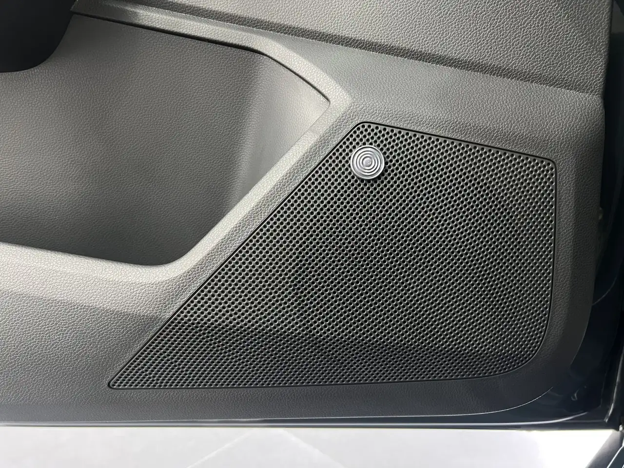 SEAT Arona FR 150PS DSG Black Edition AHK|Navi|Sound|ACC 22