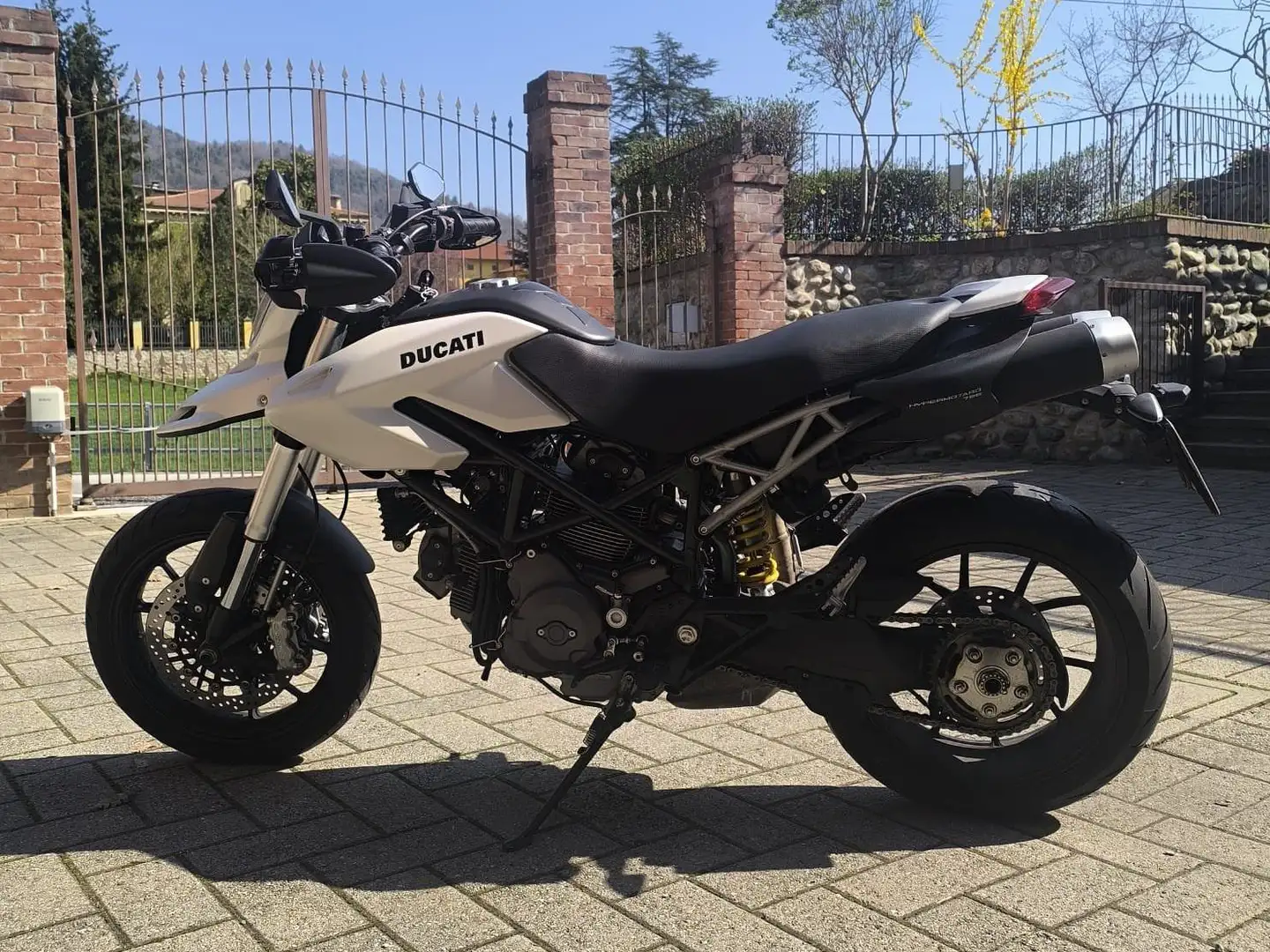 Ducati Hypermotard 796 Blanco - 1