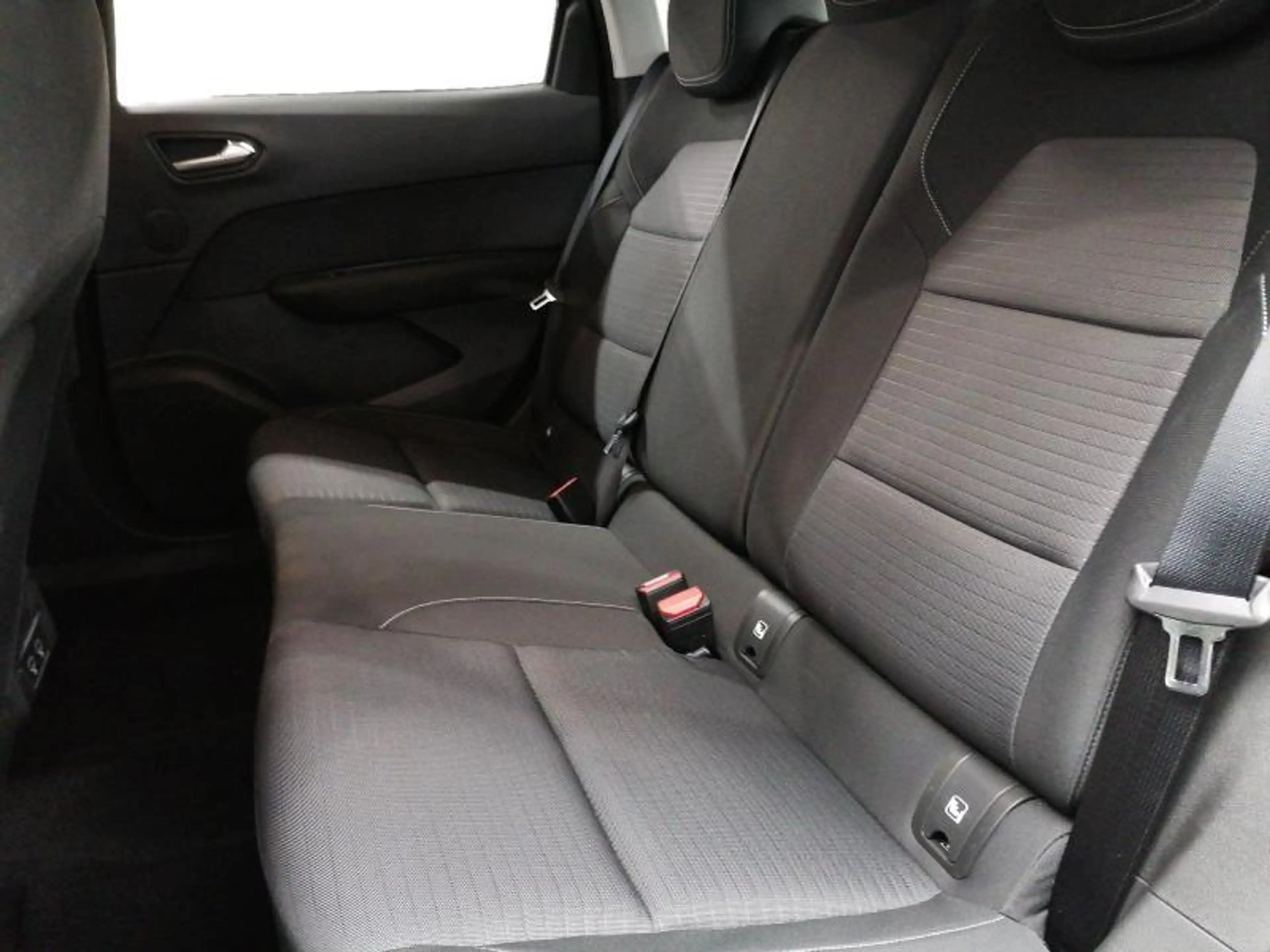Renault Arkana E-TECH 1.6i Evolution 145 HP — photo 14