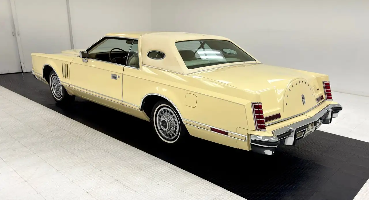 Lincoln Continental Mark V, foto 3