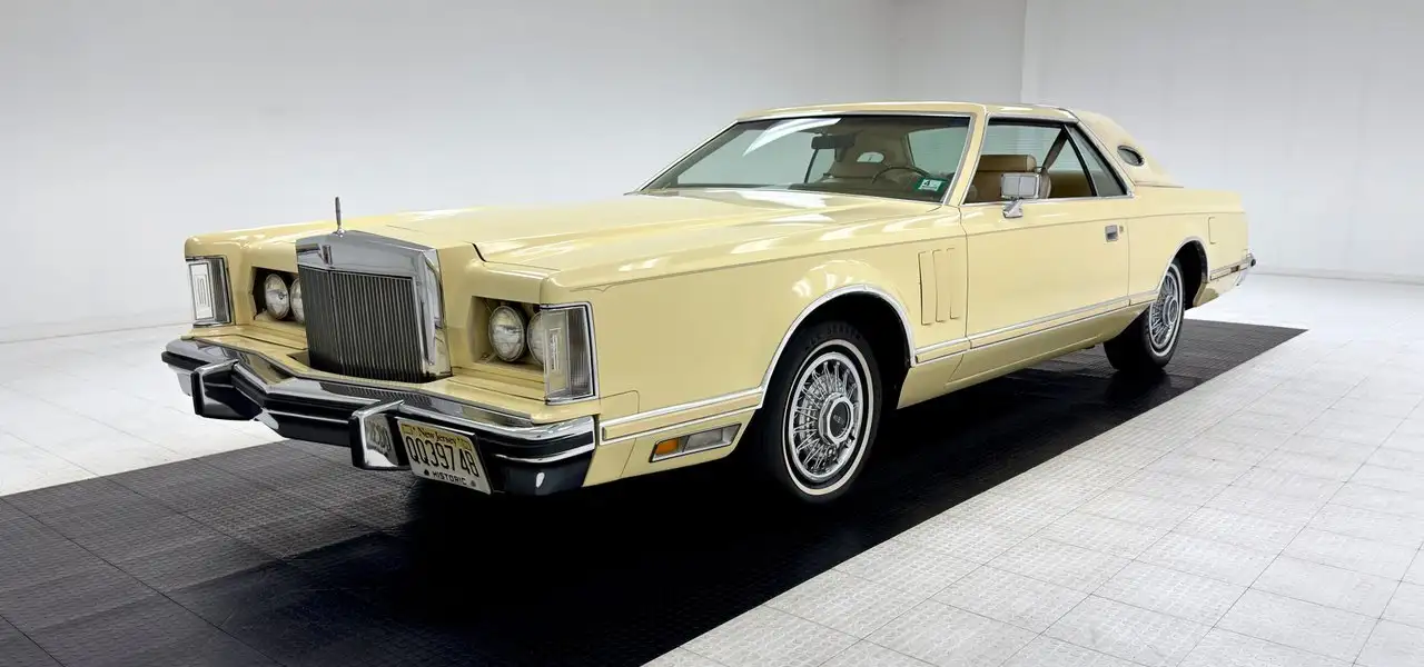 Lincoln Continental Mark V, foto 1