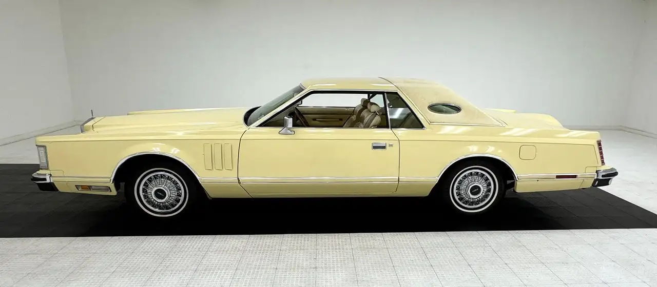 Lincoln Continental Mark V, foto 2