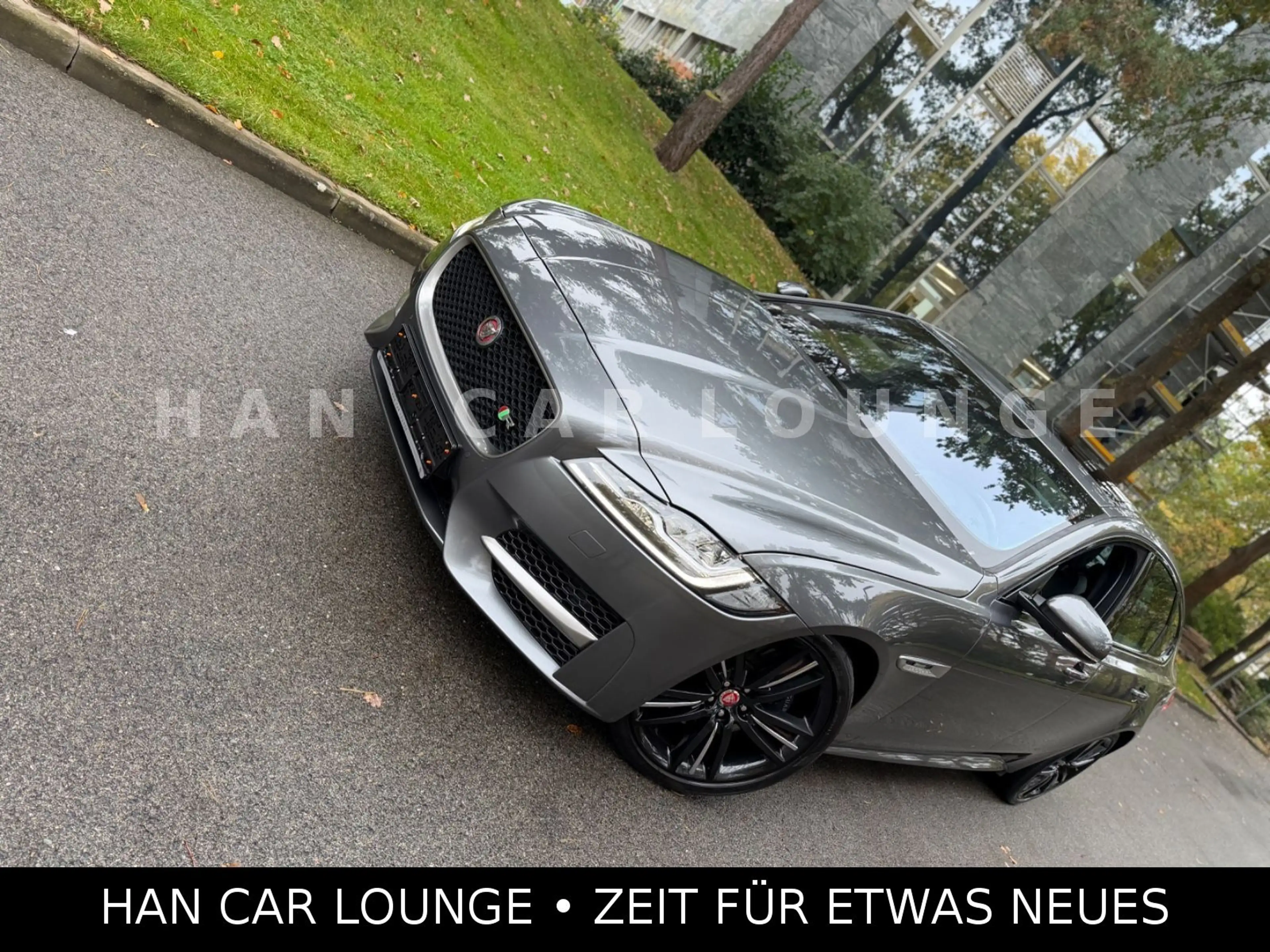 Jaguar XF 30d 300PS R-SPORT*S-DACH*HEADUP*KAMERA*MERIDI