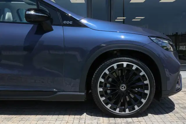 Mercedes-Benz Eqe view 9