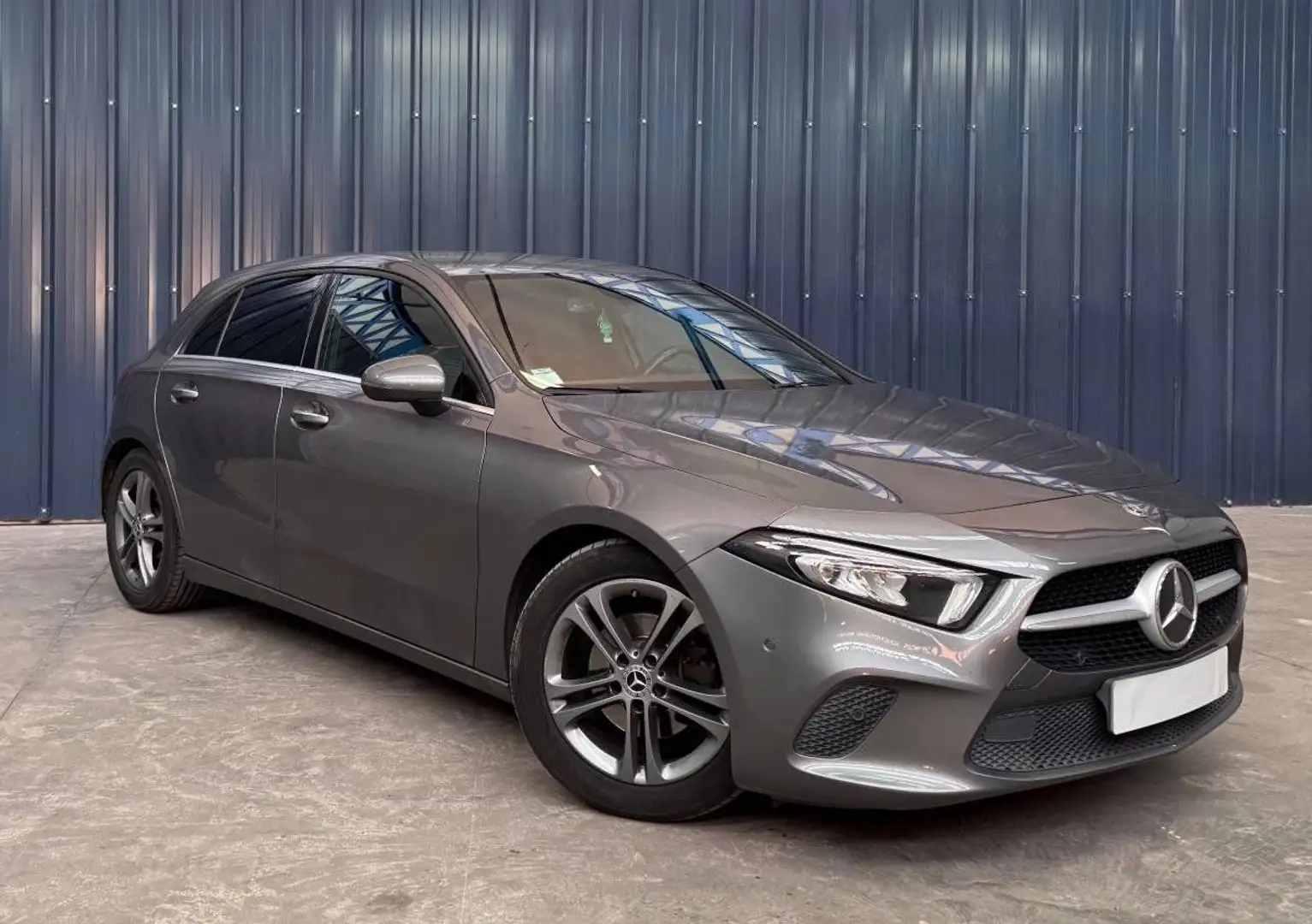 Mercedes-Benz A 180 1.5 180 D 115 BUSINESS LINE BVA - Garantie 1 an - Eclairage d'ambiance - Carplay Grau - 2