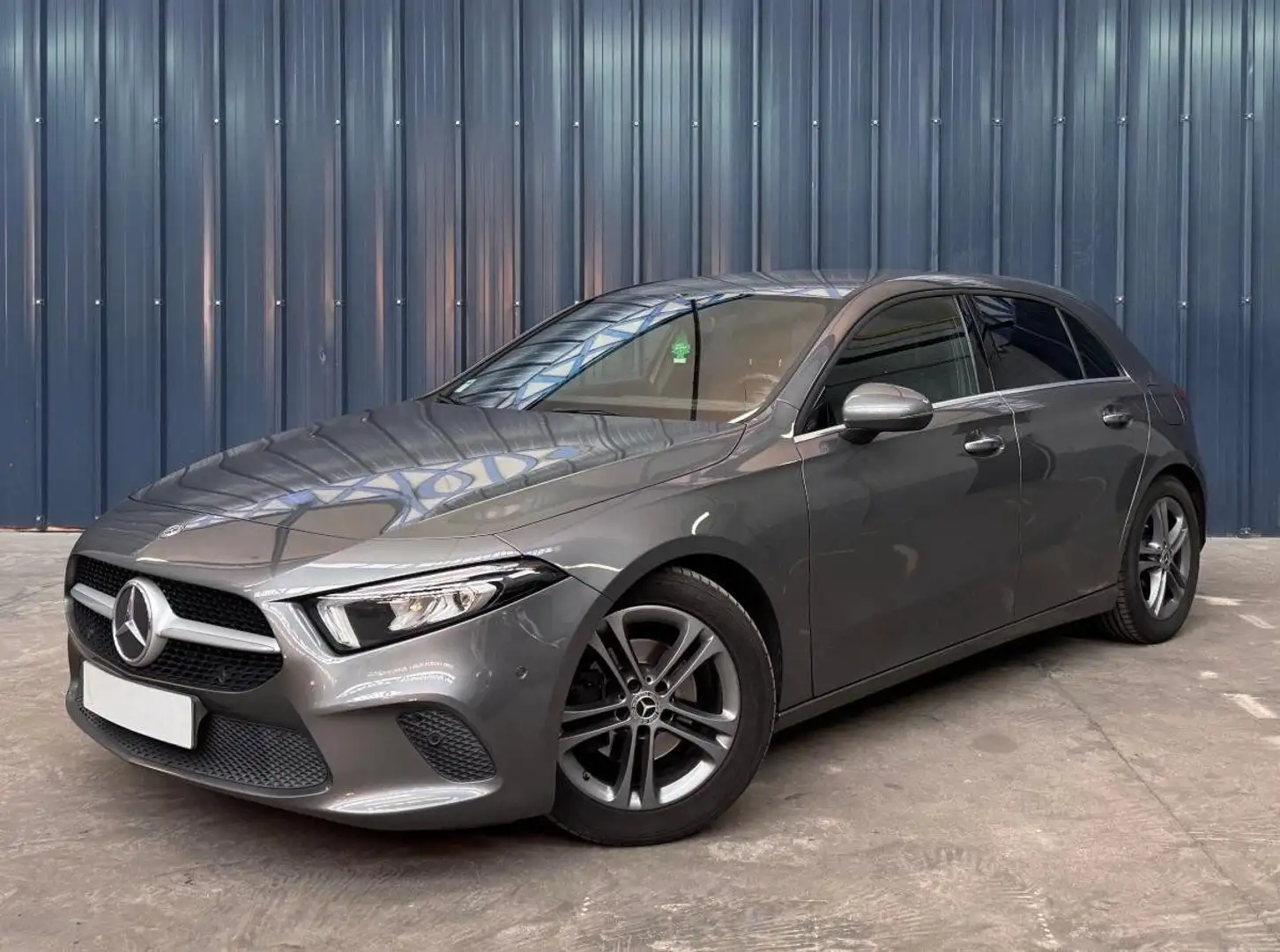 Mercedes-Benz A 180 1.5 180 D 115 BUSINESS LINE BVA - Garantie 1 an - Eclairage d'ambiance - Carplay Grau - 1