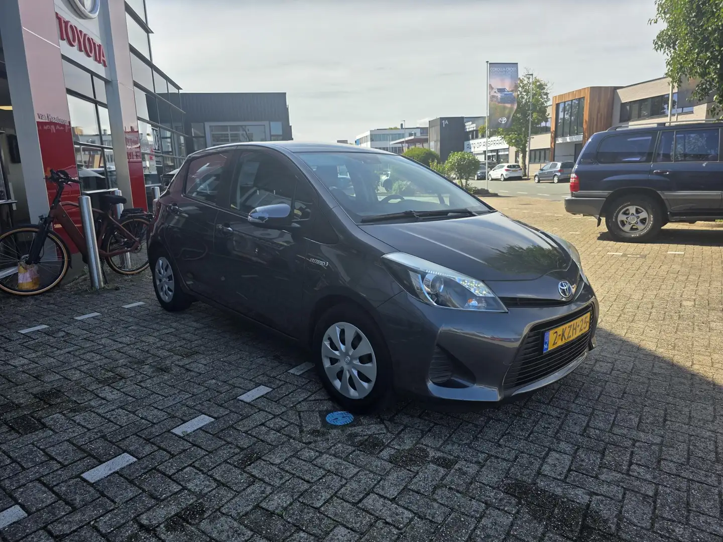 Toyota Yaris 1.5 Full Hybrid 100pk 5D Aut Aspiration Gris - 2