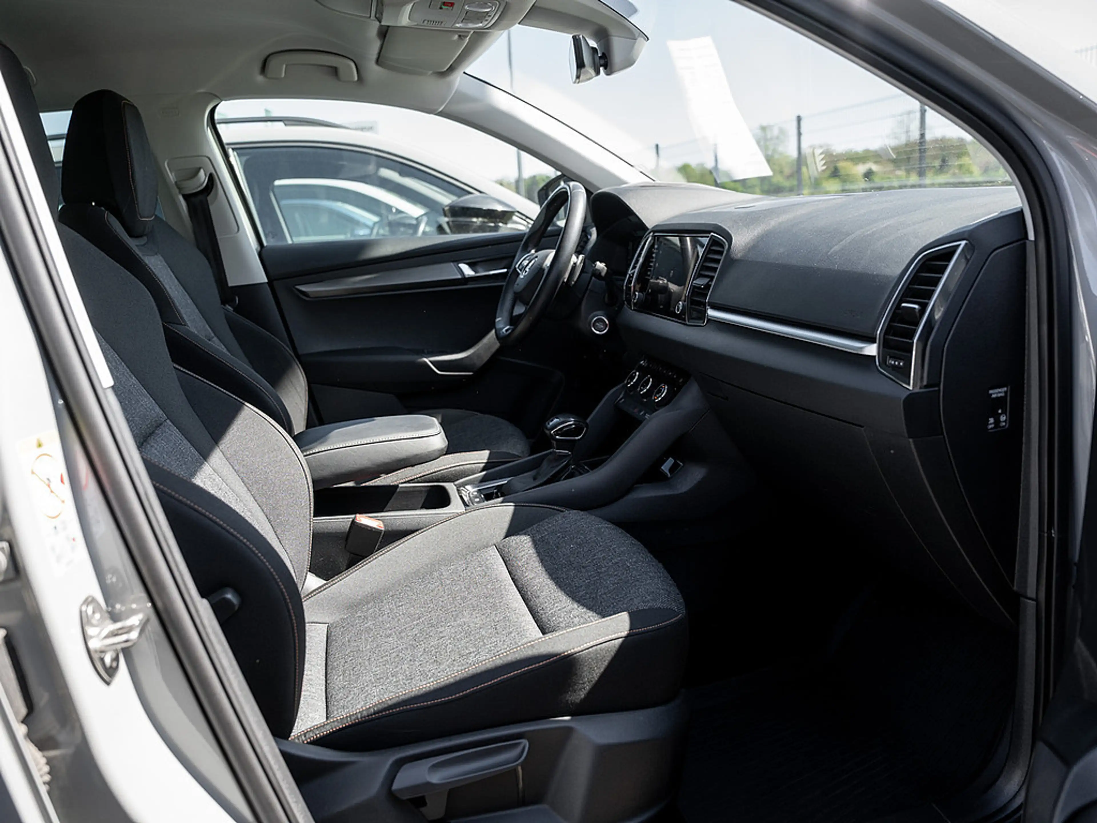 Skoda Karoq 2.0 TDI Clever 4x4 AHK KAM LED ACC SHZ — photo 2