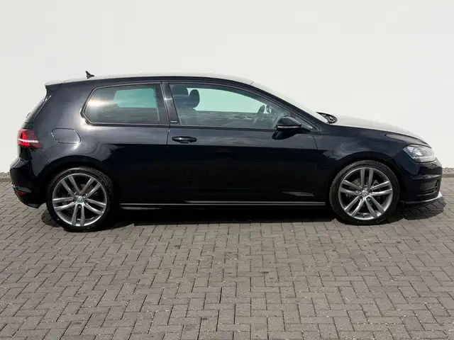 Volkswagen Golf view 4