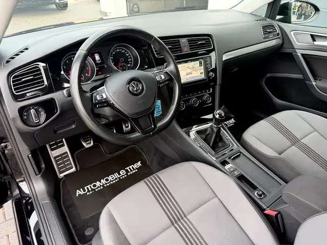 Volkswagen Golf view 13