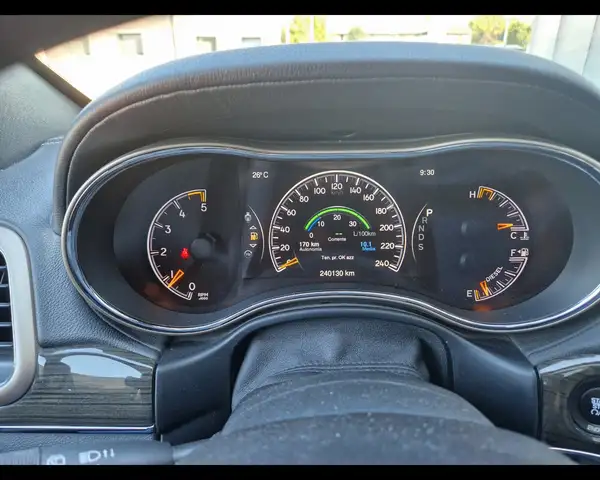 Jeep Cherokee view 11