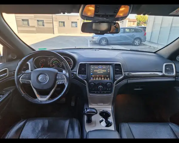Jeep Cherokee view 13