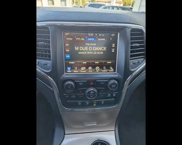 Jeep Cherokee view 15