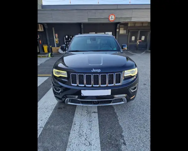 Jeep Cherokee view 2