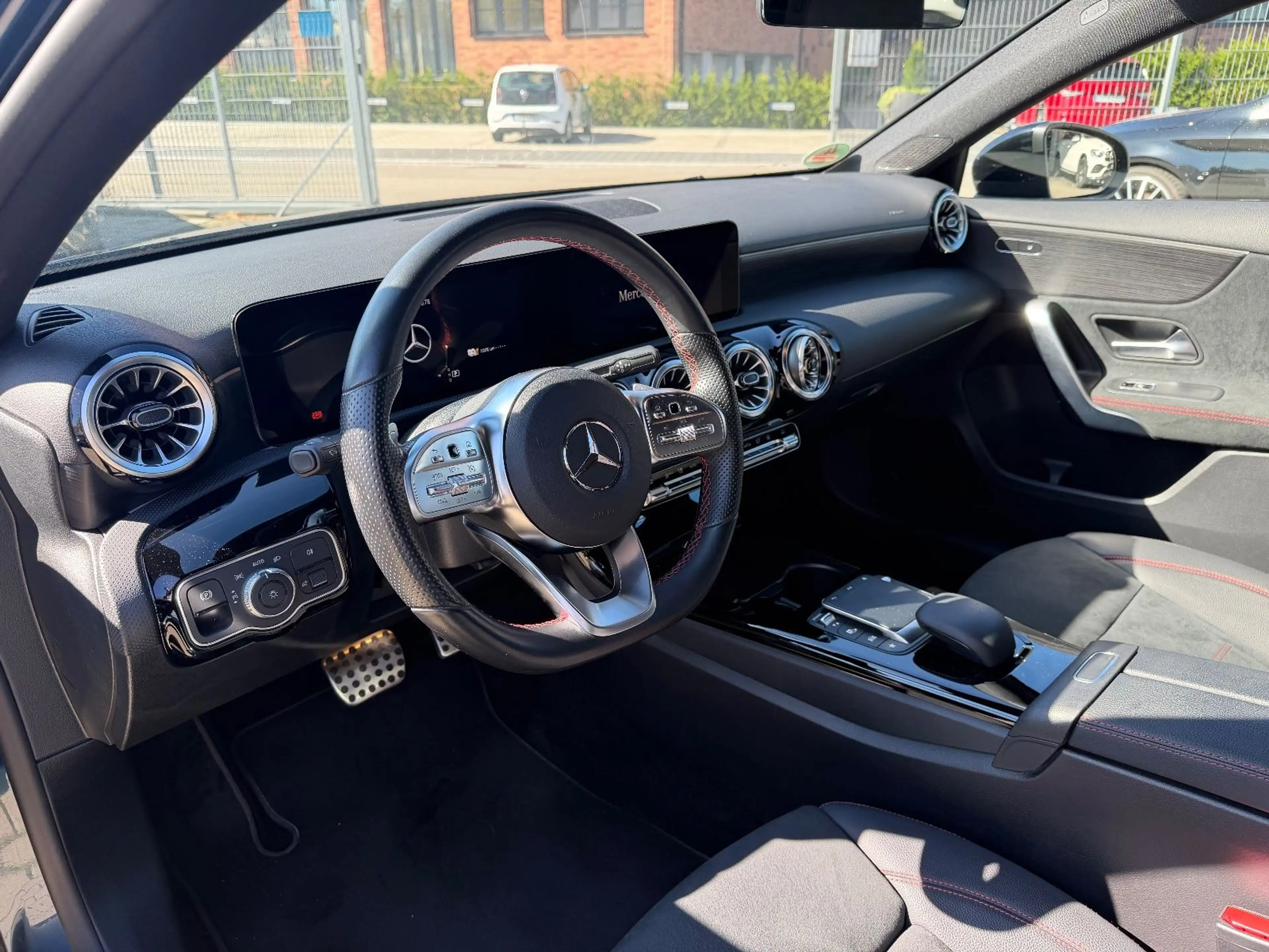 Mercedes-Benz A 250 e lim AMG*MBUX*Night*Ambi*Navi*360° — photo 11