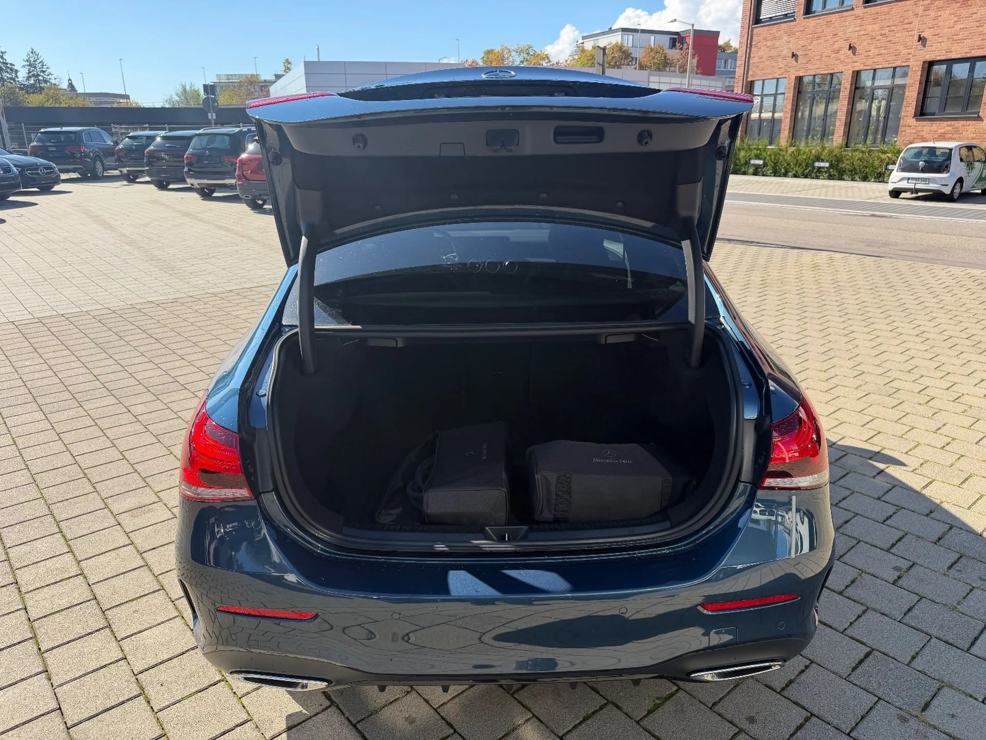 Mercedes-Benz A 250 e lim AMG*MBUX*Night*Ambi*Navi*360° — photo 9
