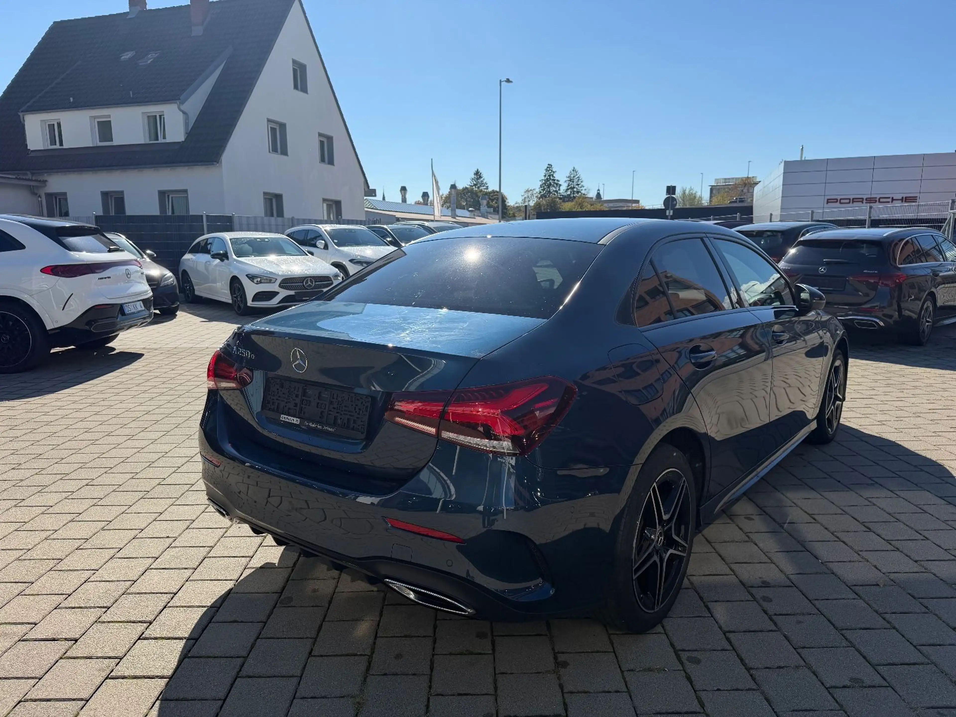 Mercedes-Benz A 250 e lim AMG*MBUX*Night*Ambi*Navi*360° — photo 7