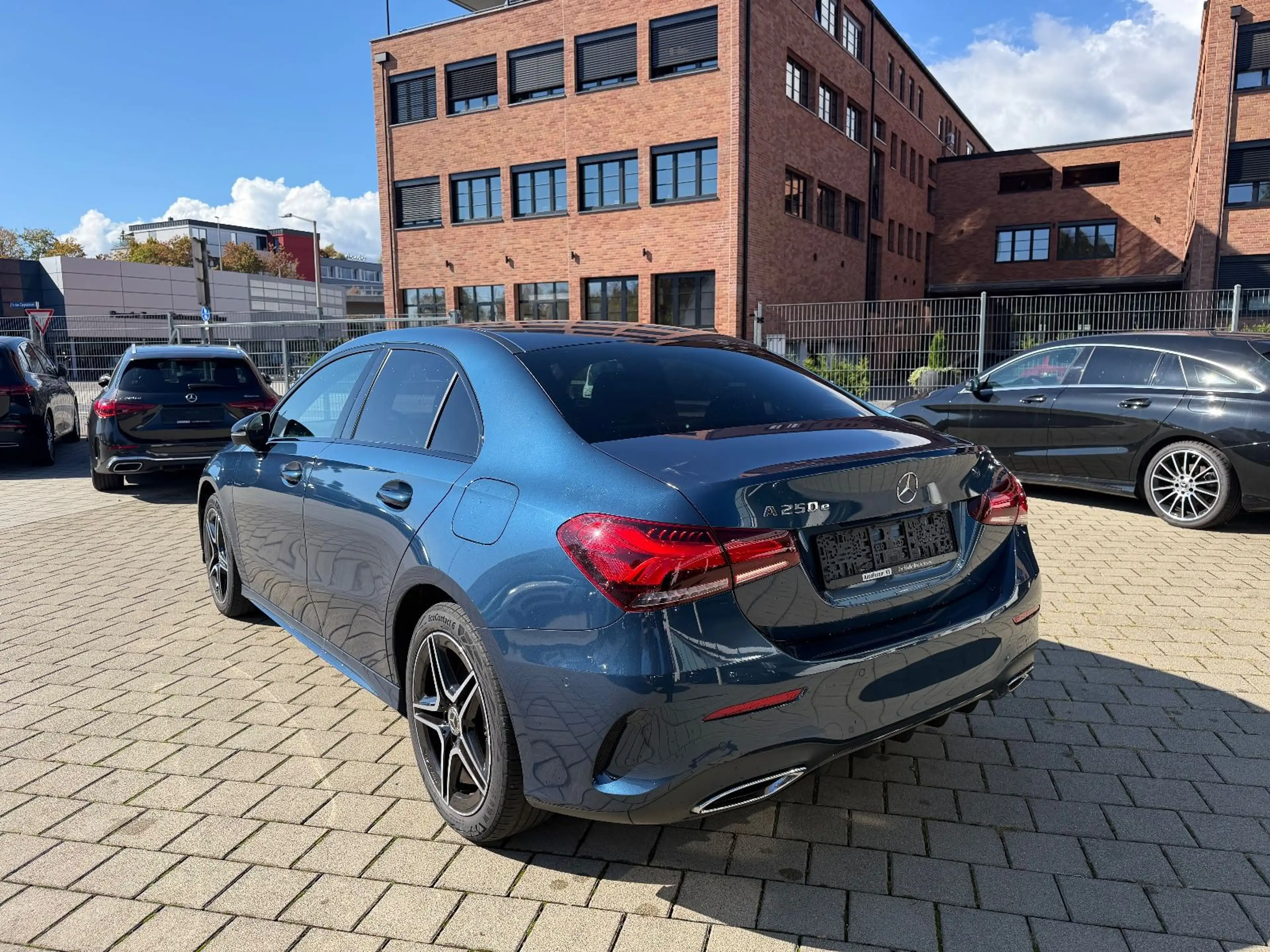 Mercedes-Benz A 250 e lim AMG*MBUX*Night*Ambi*Navi*360° — photo 8