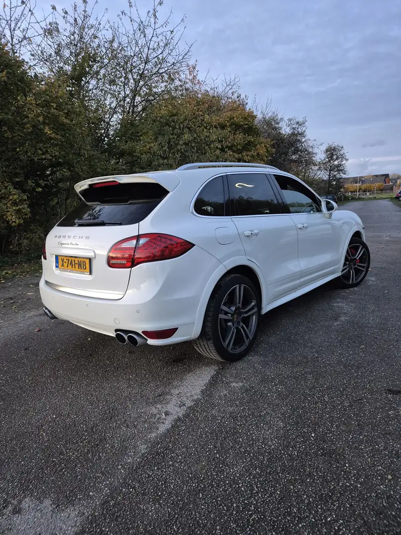 Porsche Cayenne 4.8 Turbo 500 PK Wit - 2