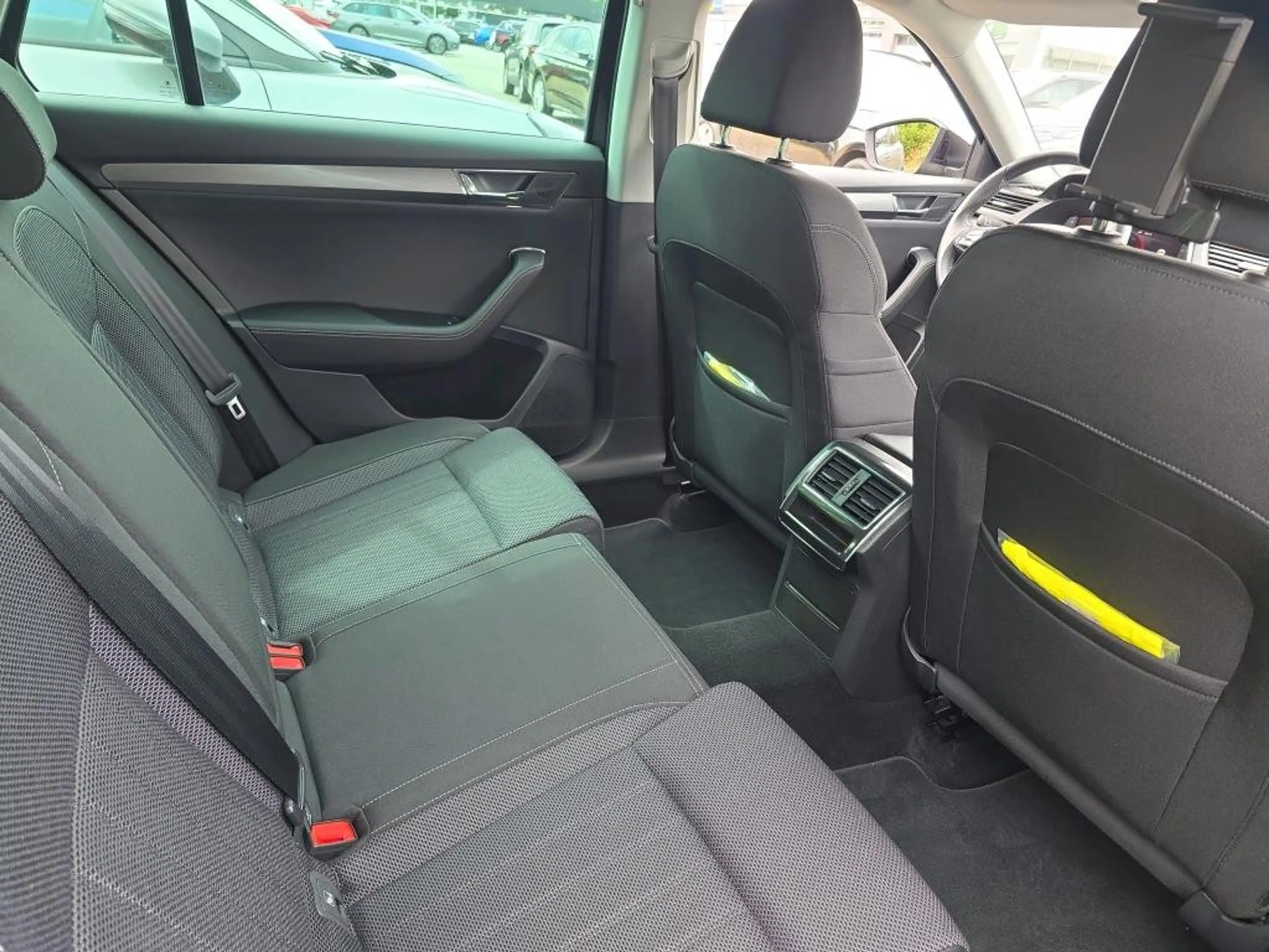 Skoda Superb Combi 2.0 TDI Style/AHK/ST-HZG/360°/ACC/ — photo 7