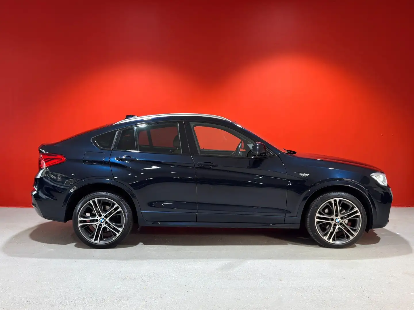 BMW X4 xDrive 35 d M Paket 1.Hand AHK Schwarz - 2