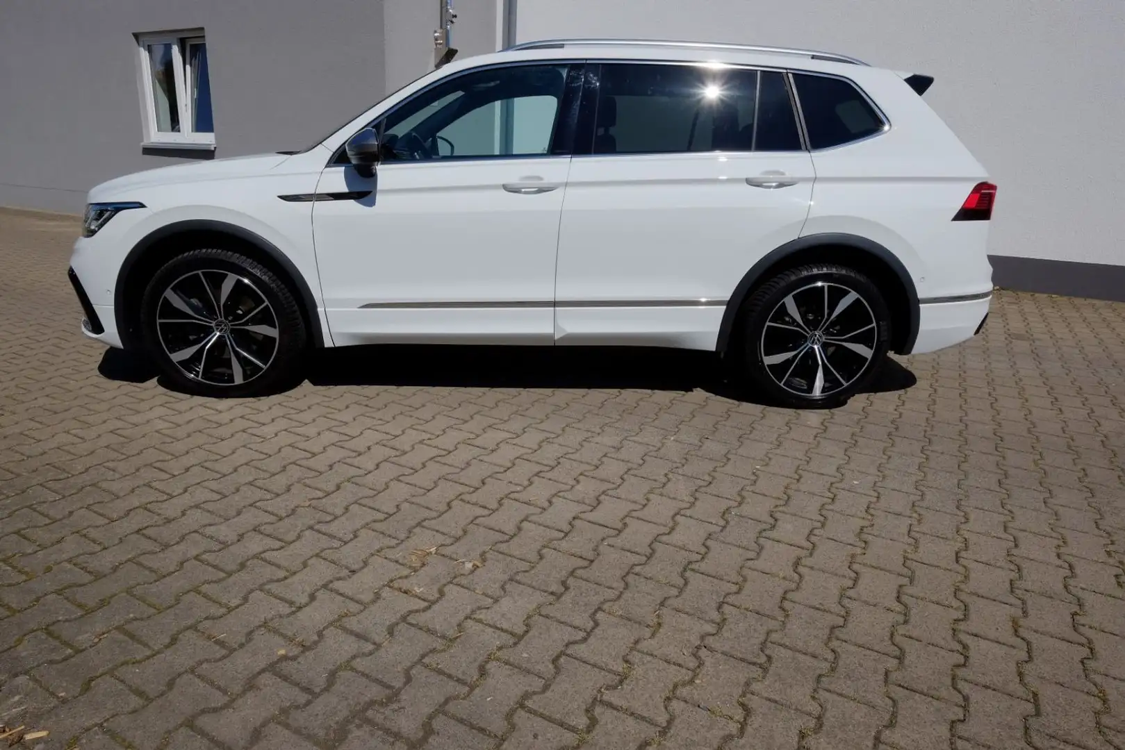 Volkswagen Tiguan Allspace 2.0 TDI R-Line 4Mo/Pano/20Z/AHK Weiß - 1