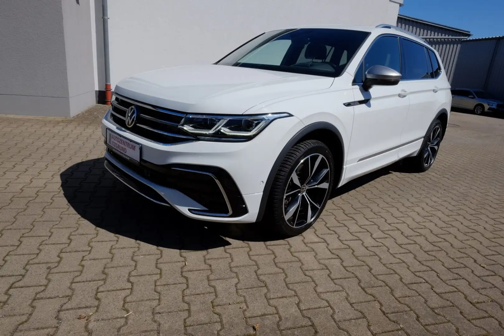 Volkswagen Tiguan Allspace 2.0 TDI R-Line 4Mo/Pano/20Z/AHK Weiß - 2