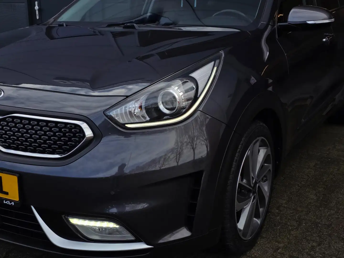 Kia Niro 1.6 GDi Hybrid ExecutiveLine / VOL MET LUXE OPTIES Grau - 2