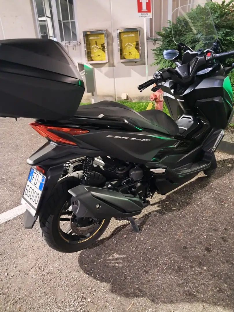Honda Forza 350 Fekete - 1