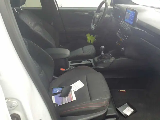 Ford Focus view 8