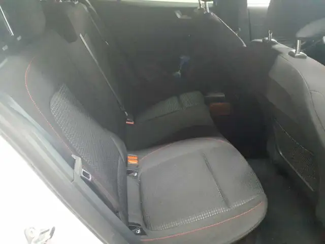 Ford Focus view 14
