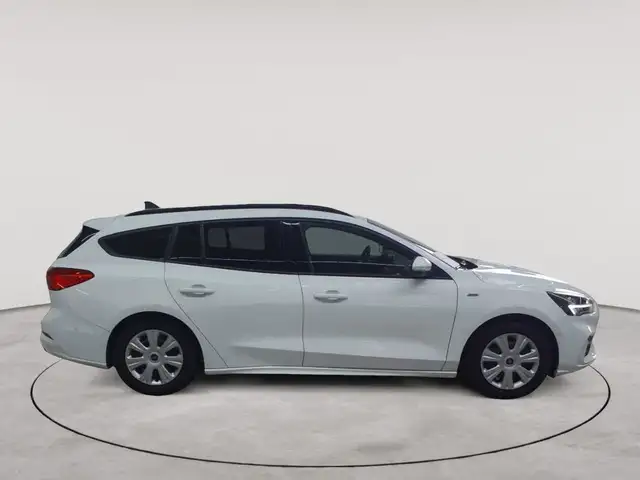 Ford Focus view 3